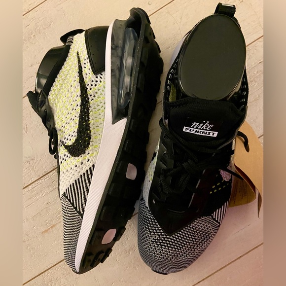 NWT Nike Air Max FlyKnit Racer Sneaker in Black/White - Picture 3 of 9